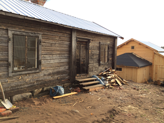 Timmerbyggnaden som blev Ulvö museum under renovering