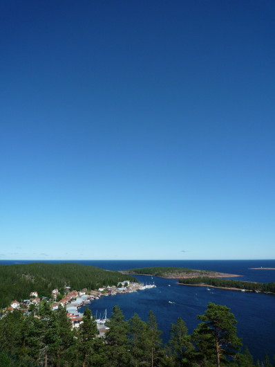 Ulvöhamn med himmel